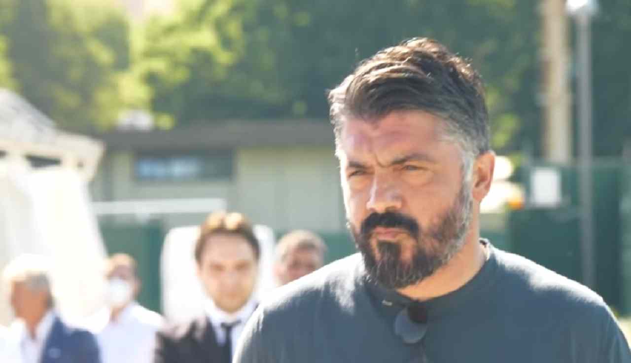 Gennaro Gattuso mani addosso