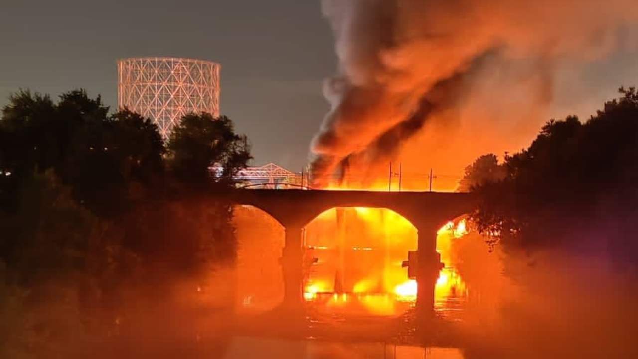 Ponte di ferro crolla a Roma