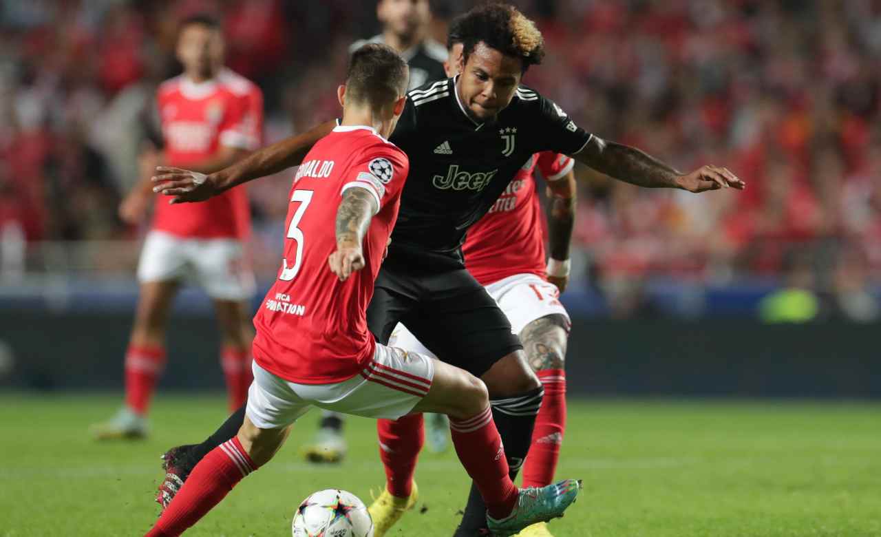 Grimaldo contro McKennie, in azione in Benfica-Juventus (ANSA)