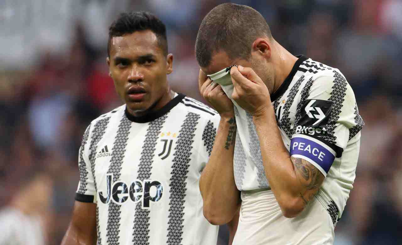 Infortunio per Alex Sandro, in panchina contro il Benfica (ANSA)