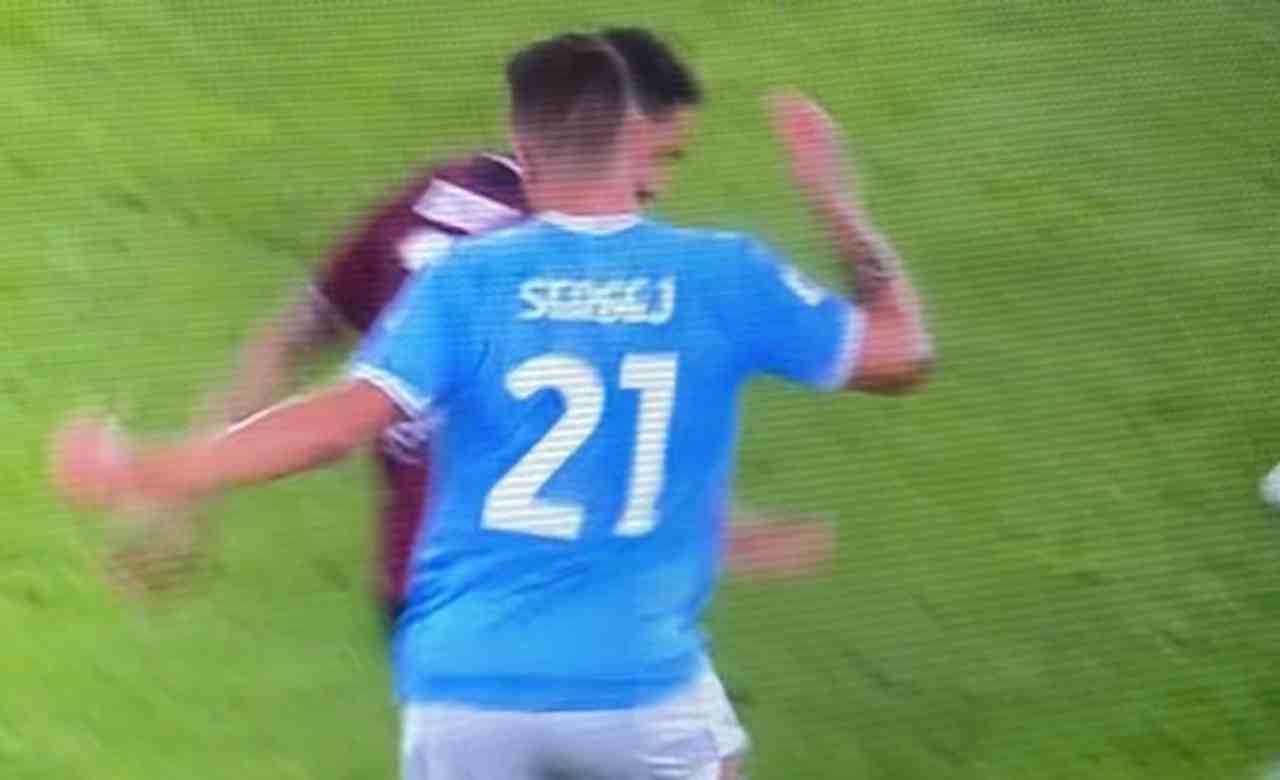 L'ammonzione di Milinkovic-Savic in Lazio-Salernitana