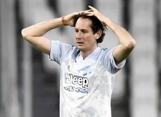 John Elkann pensieroso