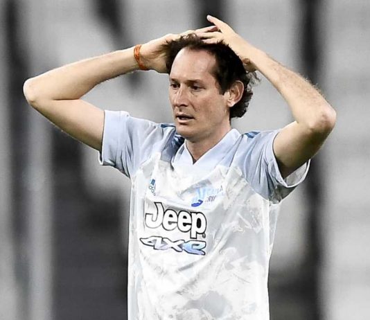 John Elkann pensieroso