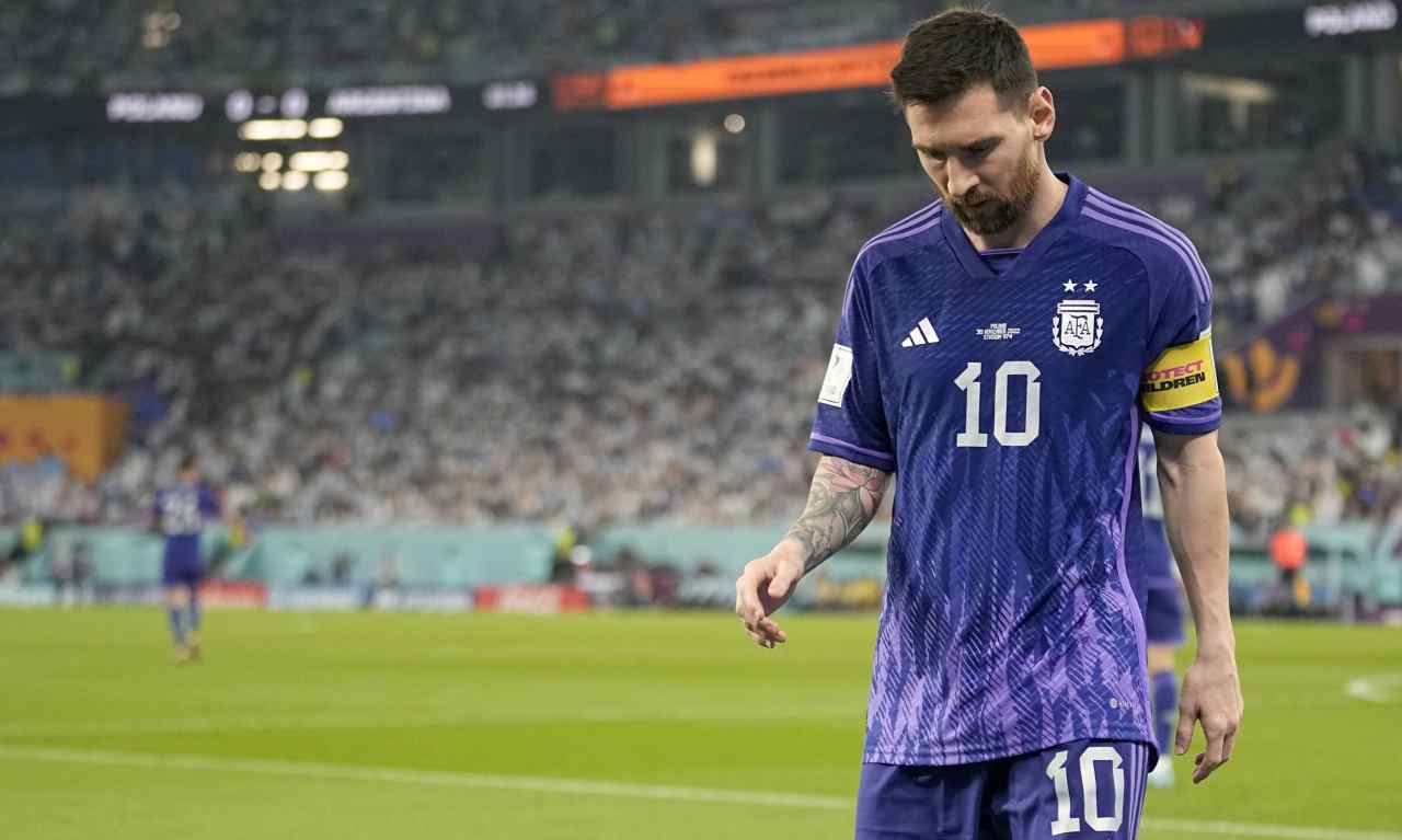 Messi pensieroso 