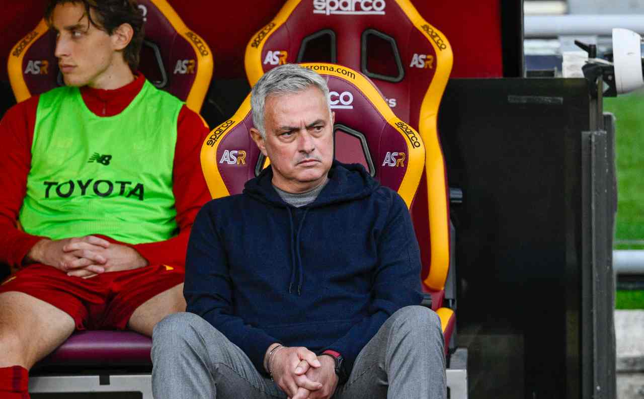 Mourinho pensieroso 