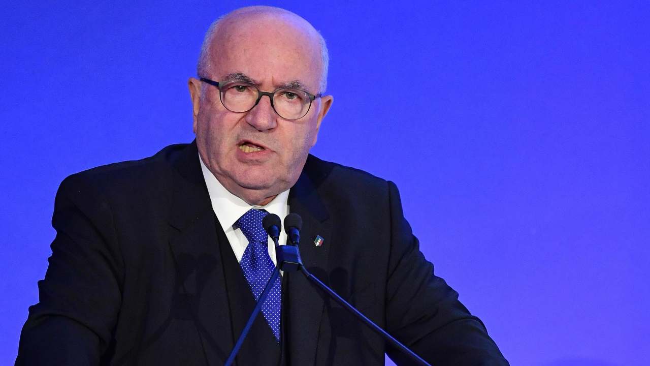 Tavecchio al microfono